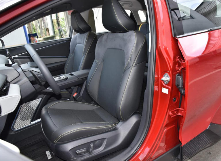 13萬買合資電動中型SUV?一汽豐田bZ5實力解析 13萬買合資電動中型SUV?一汽豐田bZ5實力解析