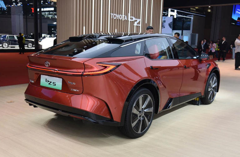 13萬買合資電動中型SUV?一汽豐田bZ5實力解析 13萬買合資電動中型SUV?一汽豐田bZ5實力解析