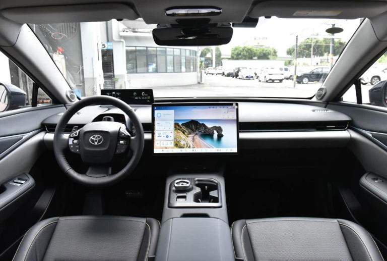 13萬買合資電動中型SUV?一汽豐田bZ5實力解析 13萬買合資電動中型SUV?一汽豐田bZ5實力解析