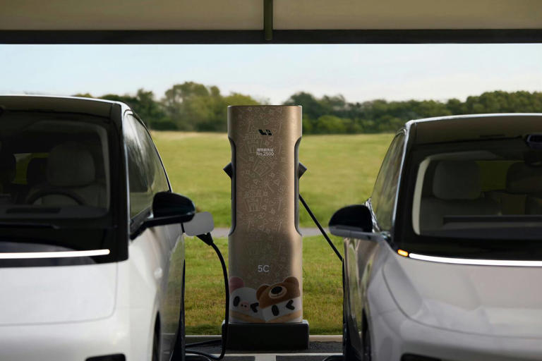 全新理想i8即將來襲，配雙電機+四驅，充電10分鐘，續航增加500km
