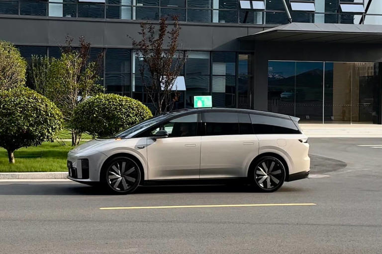 全新理想i8即將來襲，配雙電機+四驅，充電10分鐘，續航增加500km
