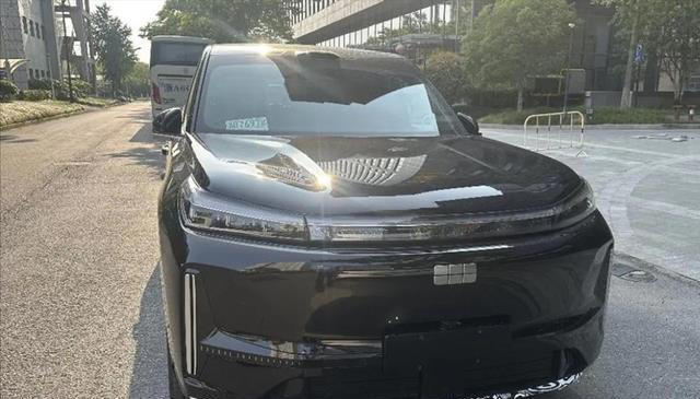 銀河M9實車亮相！機械門把手+雙腔空懸，續航超1500km，要賣爆？
