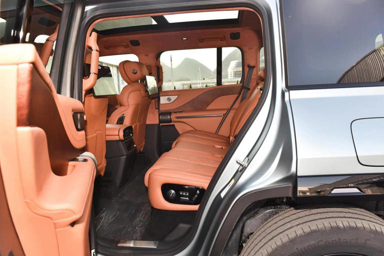比亞迪“王炸”車型!5.3米全尺寸SUV,配3激光雷達+四電機,累計銷量破10000臺,刷新紀錄 比亞迪“王炸”車型!5.3米全尺寸SUV,配3激光雷達+四電機,累計銷量破10000臺,刷新紀錄