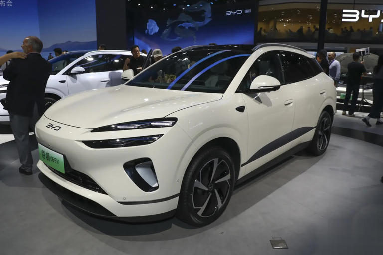 比亞迪5款新車齊發，仰望U8L領銜，全新方盒子SUV或成爆款
