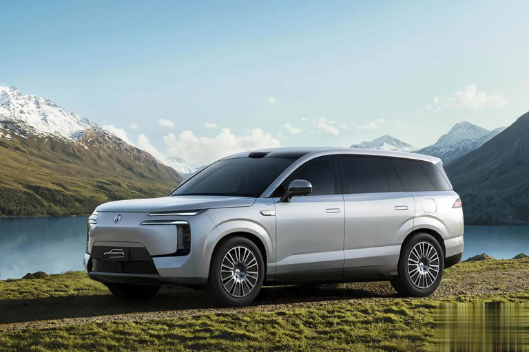 比亞迪5款新車齊發，仰望U8L領銜，全新方盒子SUV或成爆款