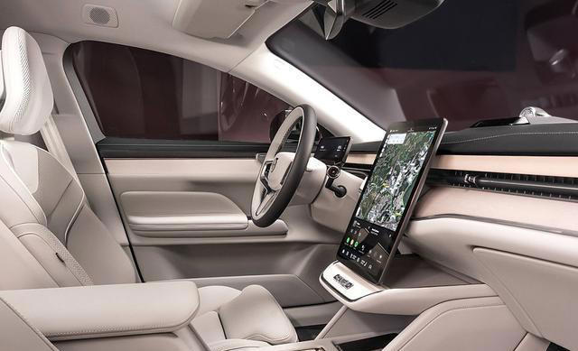 沃爾沃全新純電C級車來了!顏值不輸小米SU7,續航700km,能成? 沃爾沃全新純電C級車來了!顏值不輸小米SU7,續航700km,能成?