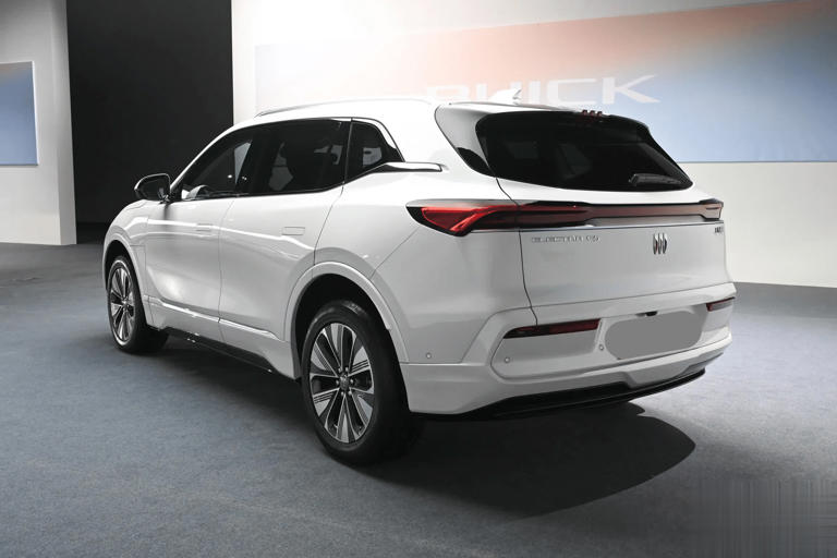 新款別克E5登場!純電續航620km,外觀時尚科技感提升 新款別克E5登場!純電續航620km,外觀時尚科技感提升